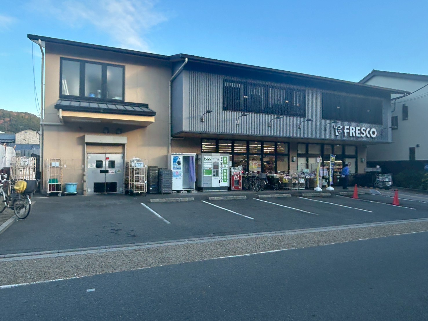 フレスコ深草店　徒歩5分