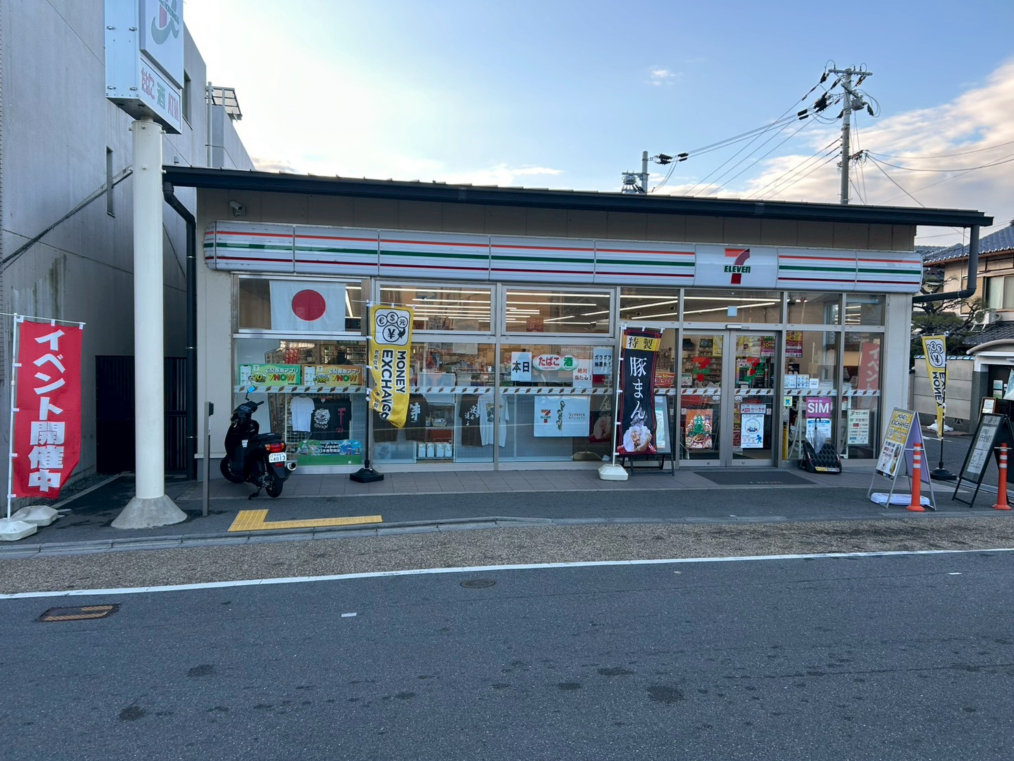 セブンイレブン伏見稲荷駅南店　徒歩6分