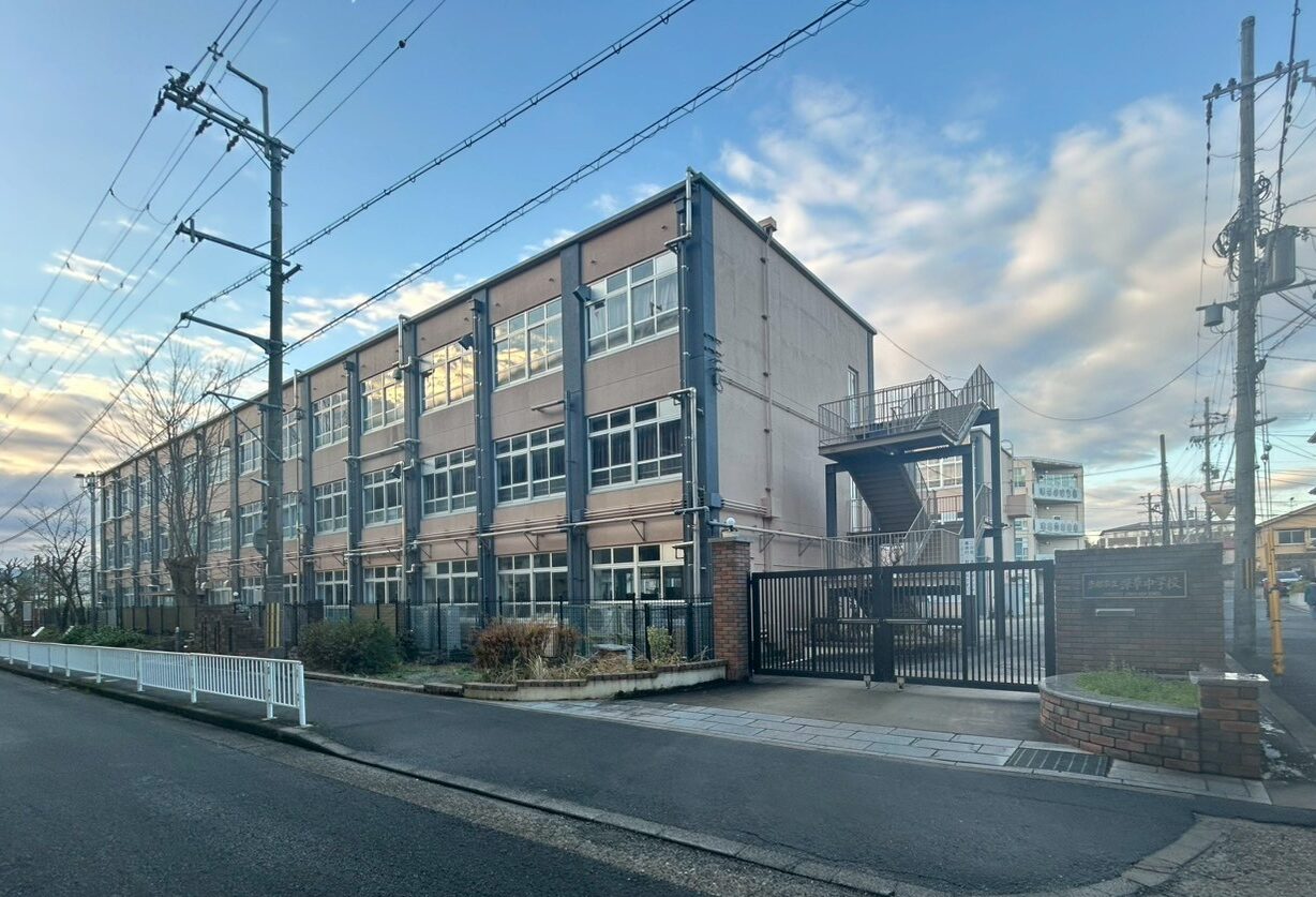 深草中学校　徒歩15分